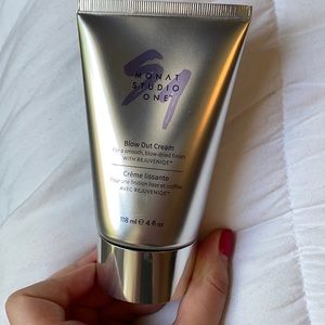 Monat Blow Out Cream